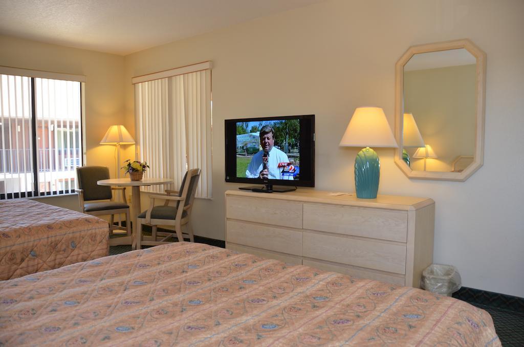 Cypress Cove Nudist Resort Poinciana Room photo