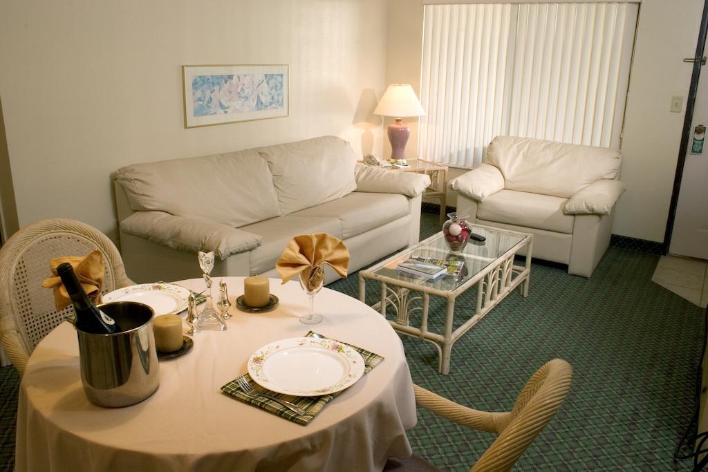 Cypress Cove Nudist Resort Poinciana Room photo